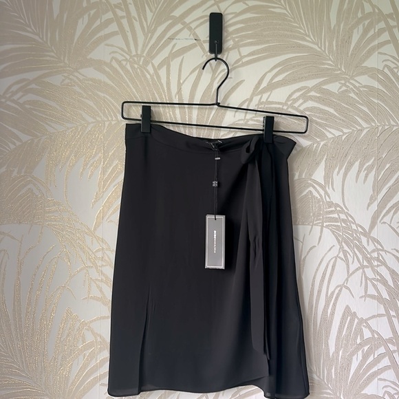 BCBGMaxAzria Womens Black Mini Wrap Skirt Lightweight Elegant NWT Size XS - Picture 4 of 10